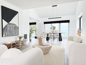 Lounge- click for photo gallery